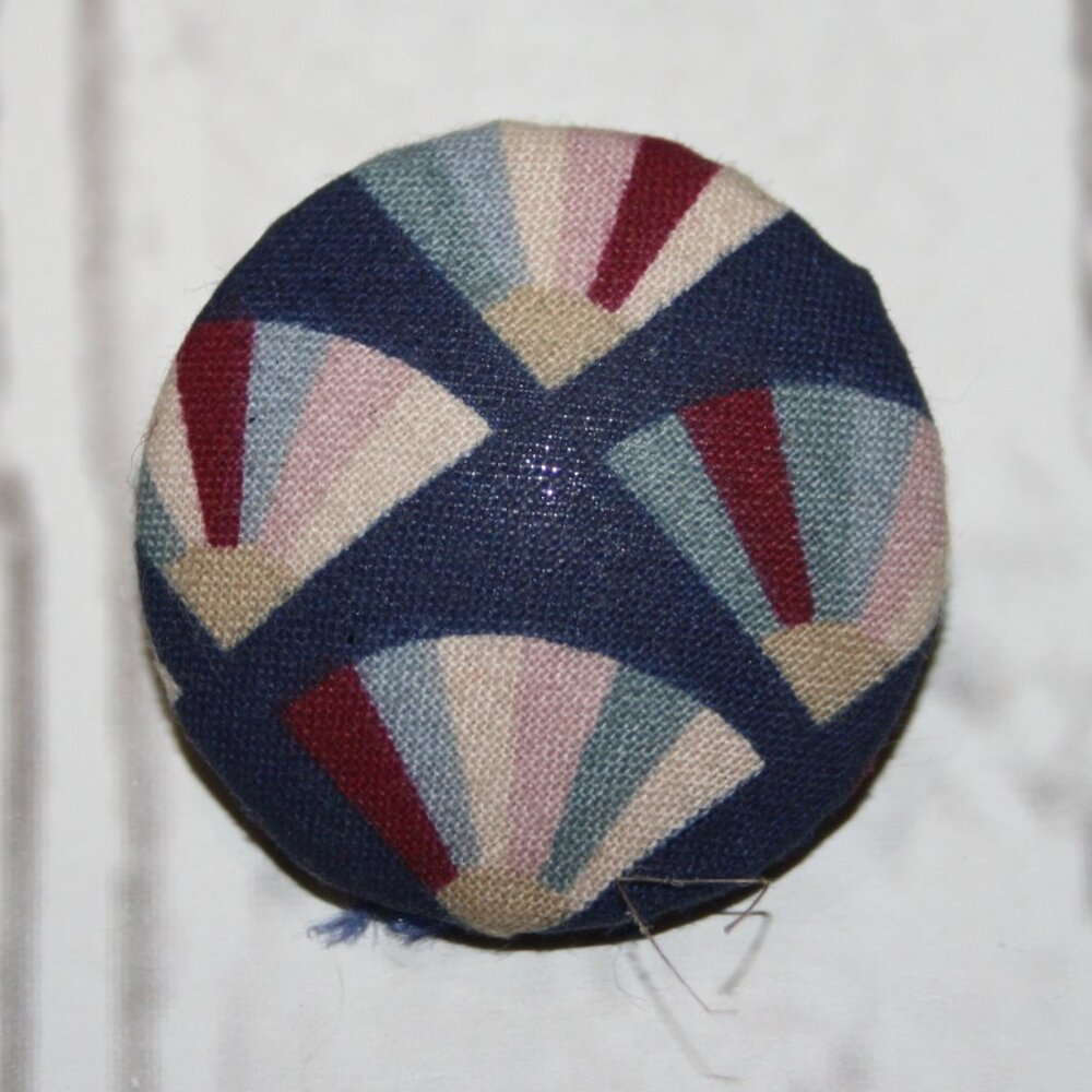 🧵 Vintage Fabric-Covered Button Pin · 1.5"